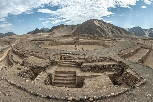 Расположенный в Перу, 4600-летний город Караль-Супе, старейший..3