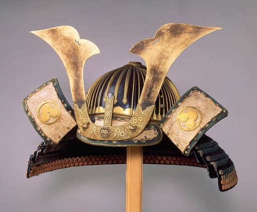 Самурайский шлем типа Suji-kabuto Akoda-nari.

Создан в XV веке мастерами в..0