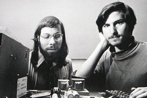 Стив Возняк и Стив Джобс в 1976..0
