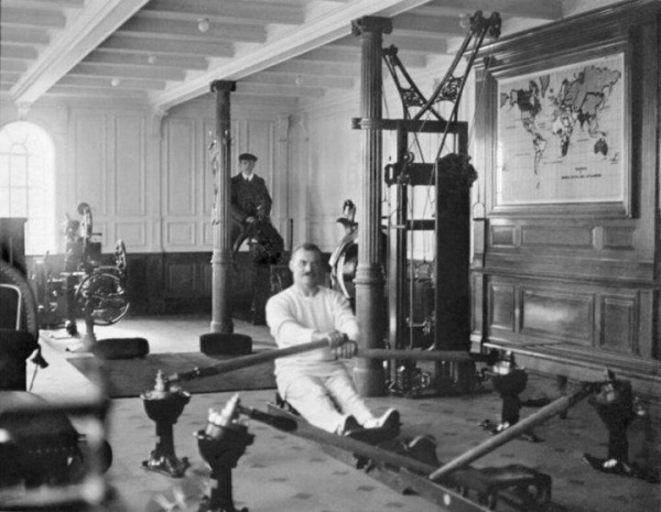 Тренажерный зал на борту Титаника, 1912..0