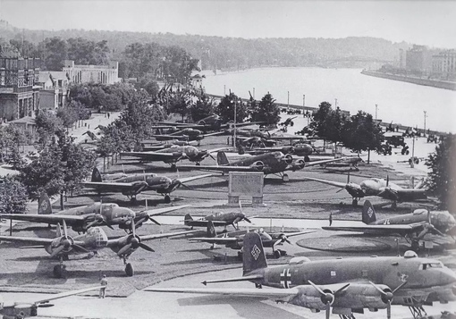 В июне 1943г. в  московском ЦПКиО им.А.М. Горького открылась..0