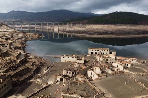 Все затопленное рано или поздно восстанет из-под воды. Так..0