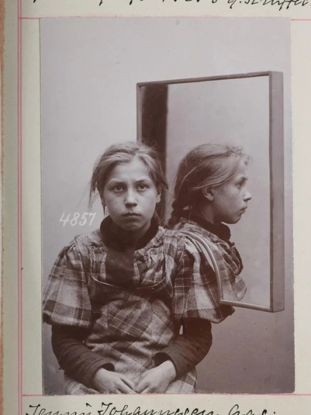 1897: Фото двух 14-летних норвежских девочек, арестованных за..0