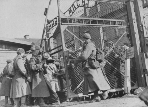 27 января 1945 года, бойцы Красной армии освободили узников..0