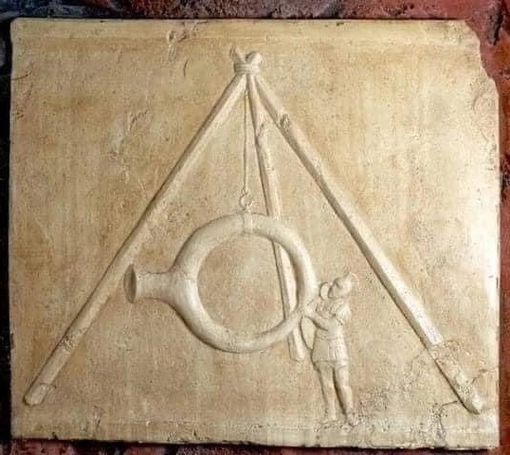 335 г. до н.э.
Буллгорн или стенторофоническая трубка. Александр..0