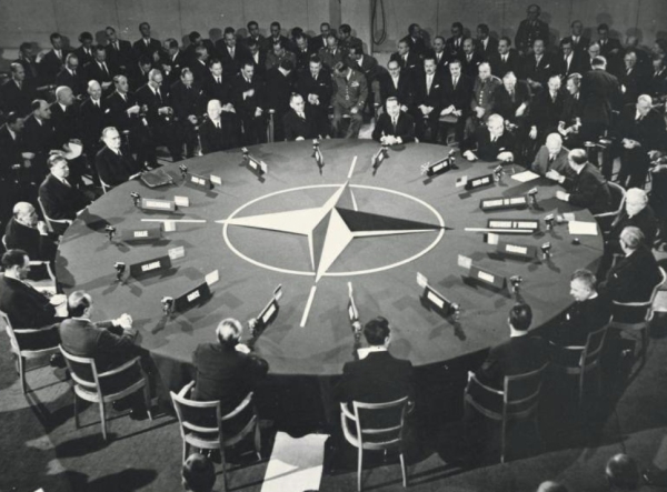 7 мая 1954 года США окончательно отказали СССР во вступлении в..0