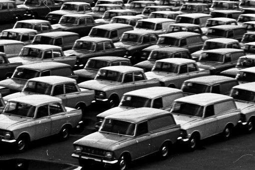 Автомобили «Москвич-408» на отгрузочной площадке завода. Москва..0