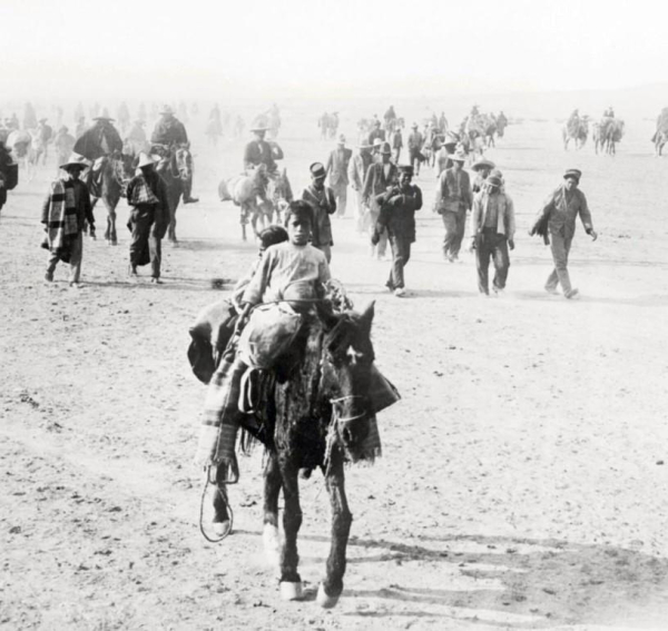 Беженцы мексиканской революции прибывают в Марфу, штат Техас. 1914..0