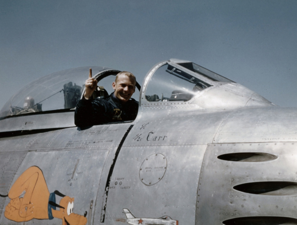 Будущий астронавт Аполлона-11 Базз Олдрин, после сбития..0