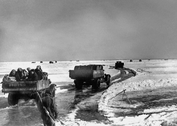 Дорога жизни.

«Дорога жизни» — единственная транспортная..0