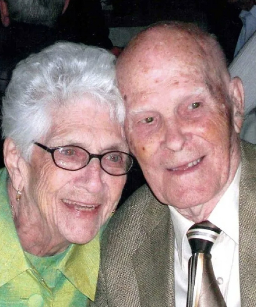 Эта пара прожила вместе 73 года.

Когда 94-летняя Хелен Ауэр сделала..2