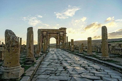 Фраза «Все дороги ведут в Рим» произошла из того факта, что к..0