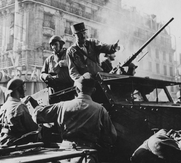 Генерал Леклерк отдает приказы своим людям.
Освобождение..0