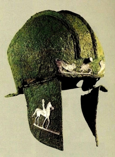 Иллирийский бронзовый шлем с серебряной инкрустацией в виде..0