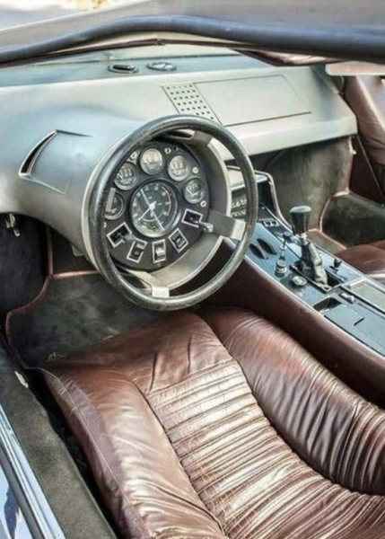 Интерьер Maserati Boomerang, созданный в 1971..0