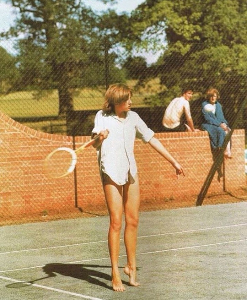 Юная леди Диана Спенсер за игрой в теннис . Англия,..0