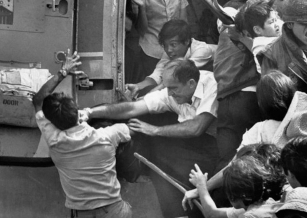 Кровавая схватка за спасение: Драматичная сцена в Сайгоне в 1975..0