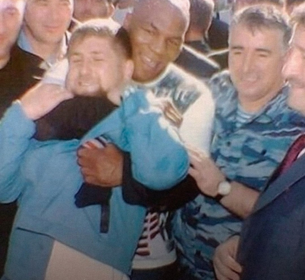 Майк Тайсон во время своего дружеского визита в Грозный, 2005..0