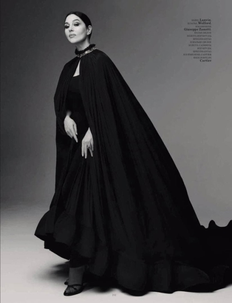 Моника Беллуччи, которая снялась для мартовского Harper's Bazaar Russia, 2022..8