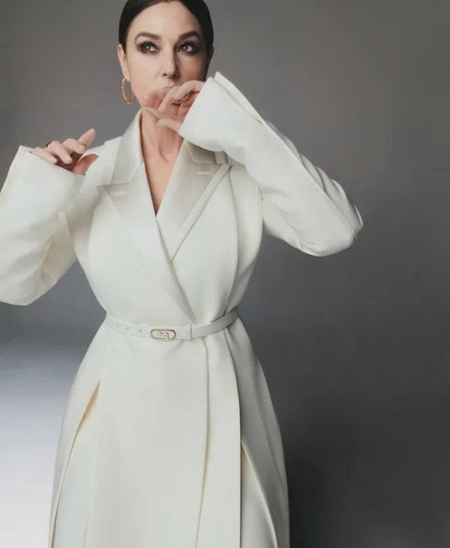 Моника Беллуччи, которая снялась для мартовского Harper's Bazaar Russia, 2022..7