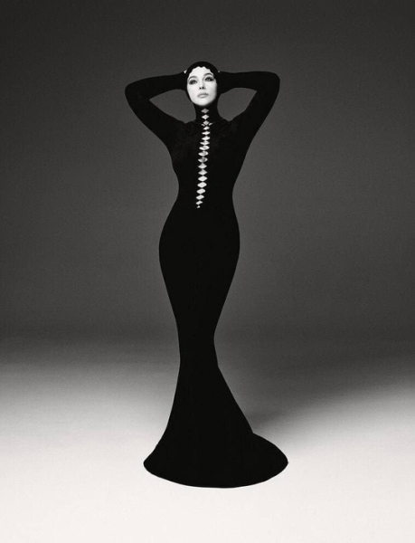 Моника Беллуччи, которая снялась для мартовского Harper's Bazaar Russia, 2022..4