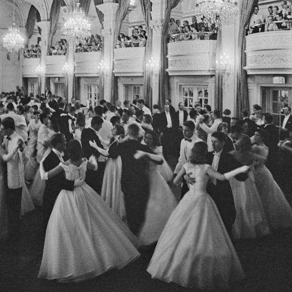 На балу дебютанток, 1950-е, фотограф — Слим..0