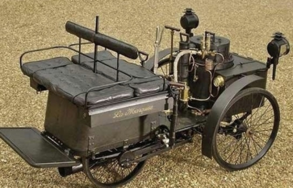 На фотографии изображён самый старый работающий автомобиль на..1