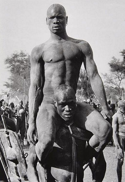 Нубийские борцы
В 1947 году фотограф Джордж Роджер и его жена,..0