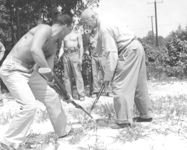 Полковник Энтони Джозеф Дрексель Биддл проявил удивительные..1