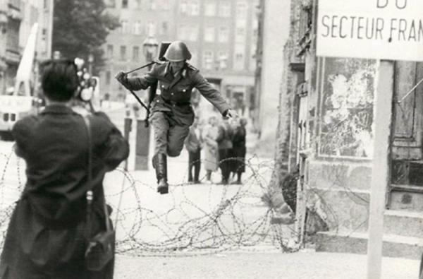 Прыжок к свободе
15 августа 1961 года стал днём, который изменил..0