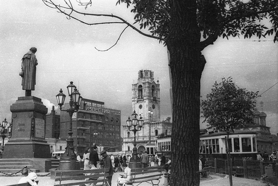 Пушкинская площадь. Москва,..1