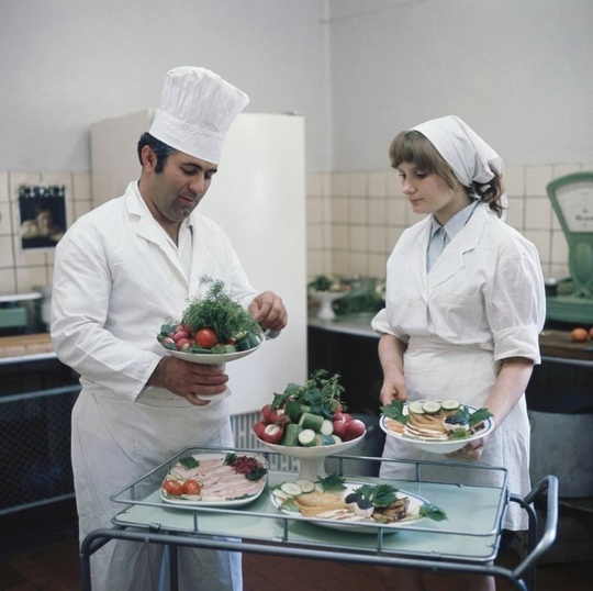 Ресторан «Русь». Цех приготовления холодных закусок. Московская..0