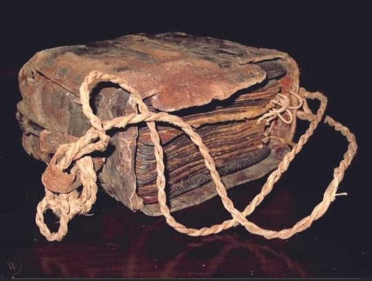 Самый древний   экземпляр Библии. Эфиопская Библия, написанная на..0