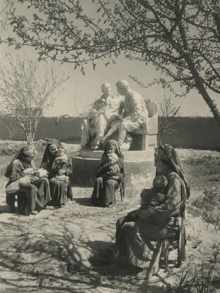 Санаторий матери и ребенка в Бухаре, 1935 г. 

Туркменские матери..0