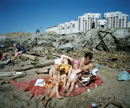 Солнечные ванны на берегу Финского залива. Санкт-петербург, 1992..0