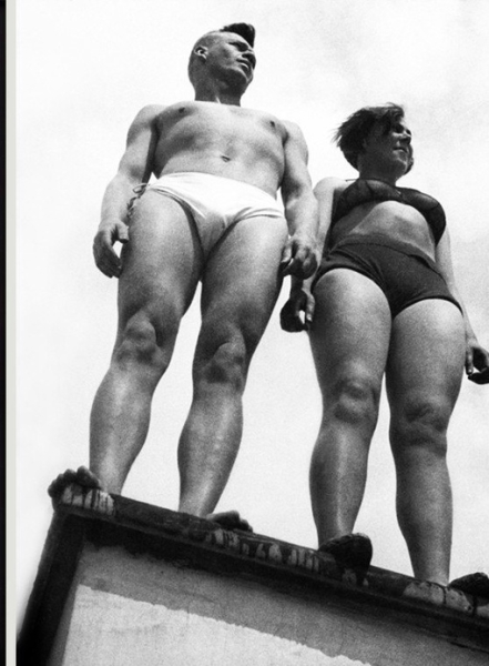 Советский атлет и комсомолка в прозрачном купальнике. Москва , 1932..1