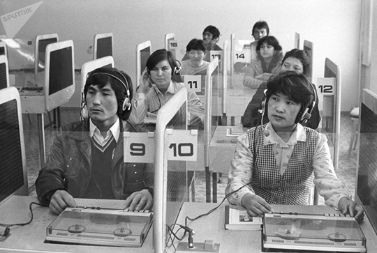 Студенты Казахского  государственного  университета  им. С. М...0