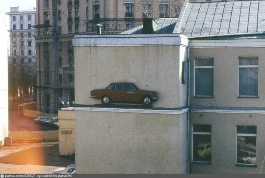 Таксопарк на Гончарной набережной в Москве, 1985..0