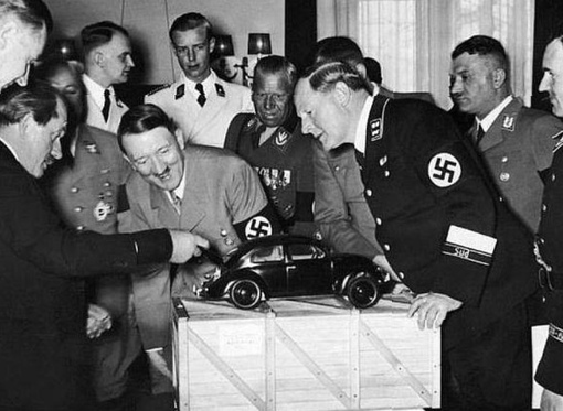 В 1933 году в Германии был создан первый автомобиль Volkswagen Beetle (Жук)..0