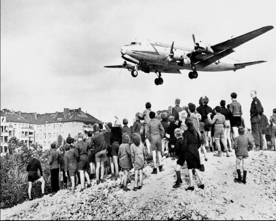 В 20-х числах июня 1948 года разразился один из первых кризисов..0