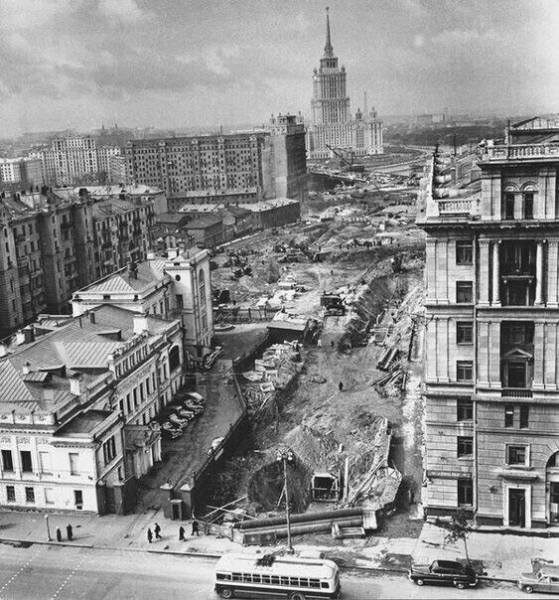 В Москве прорубают проспект Калинина, ныне Новый Арбат. 1963 год...0