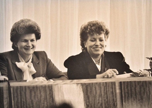 Валентина Терешкова и Валентина Матвиенко, 1988..0