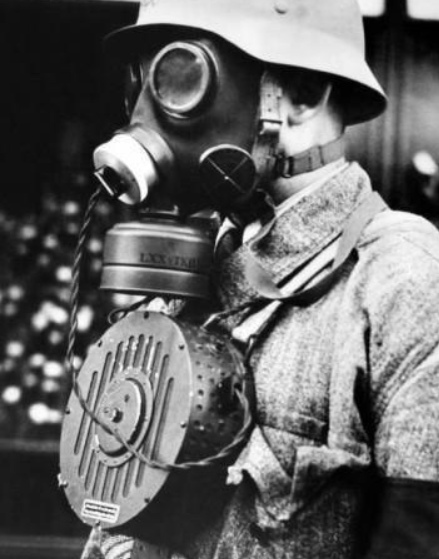 Венгерский противогаз с мегафоном, 1939 год
Этот противогаз был..0