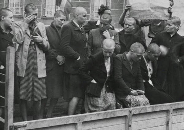 Во Франции, в 1944 году, женщин, подозреваемых в связи с немецкими..0