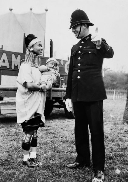 Женщины народа падаунг – этнического меньшинства, проживающего..8