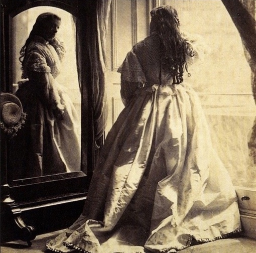 Женский портрет викторианской эпохи, 1860-е годы, фотограф — леди..5