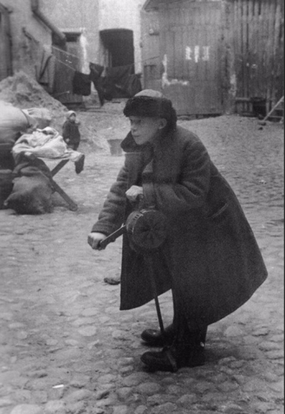 10 сентября 1941 года школьник Андрей Новиков подает сигнал..0