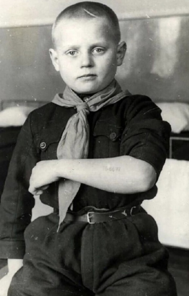 12-летний Алёша Лебедев, воспитанник киевского детского дома..0