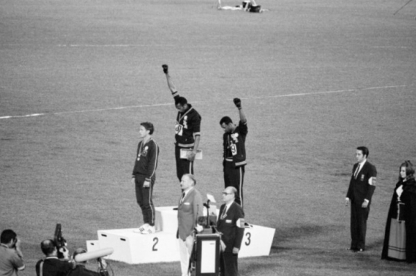 16 октября 1968 года, во время Олимпиады в Мехико. Призеры забега на..0