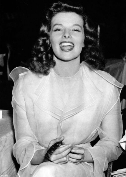 29 июня 2003 года, через месяц после своего 96-го дня рождения, умерла..3